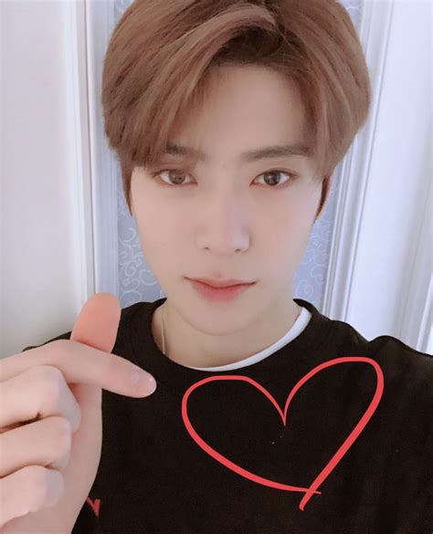 jaehyun selfie